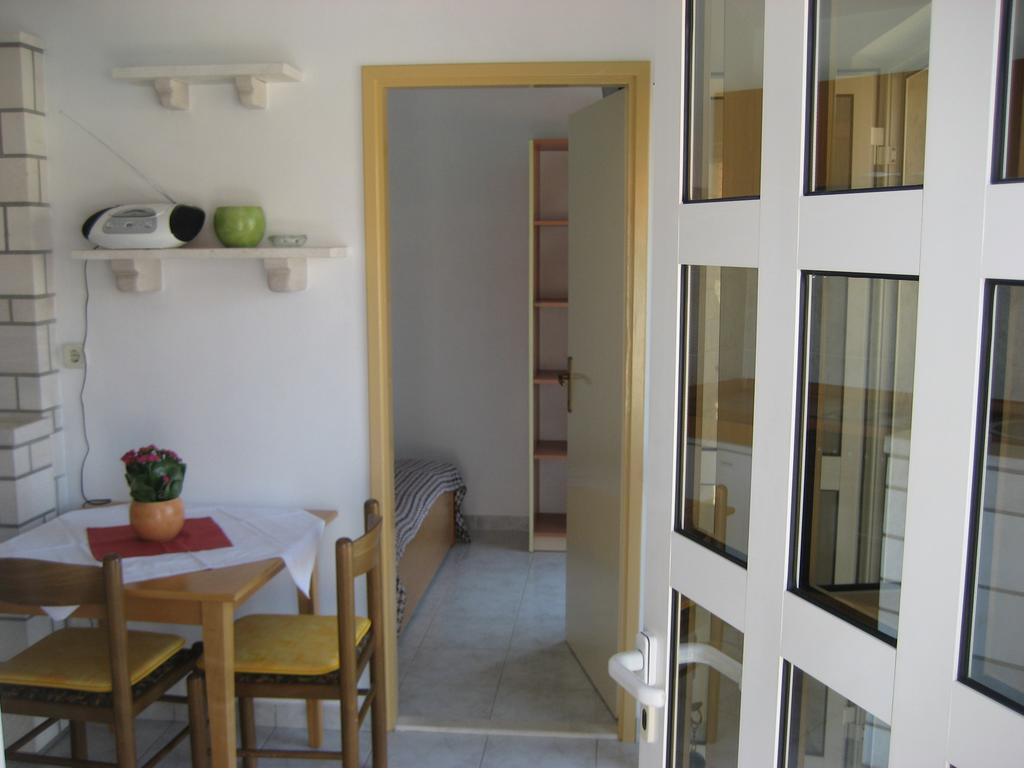 Apartments Katica Lumbarda Rum bild